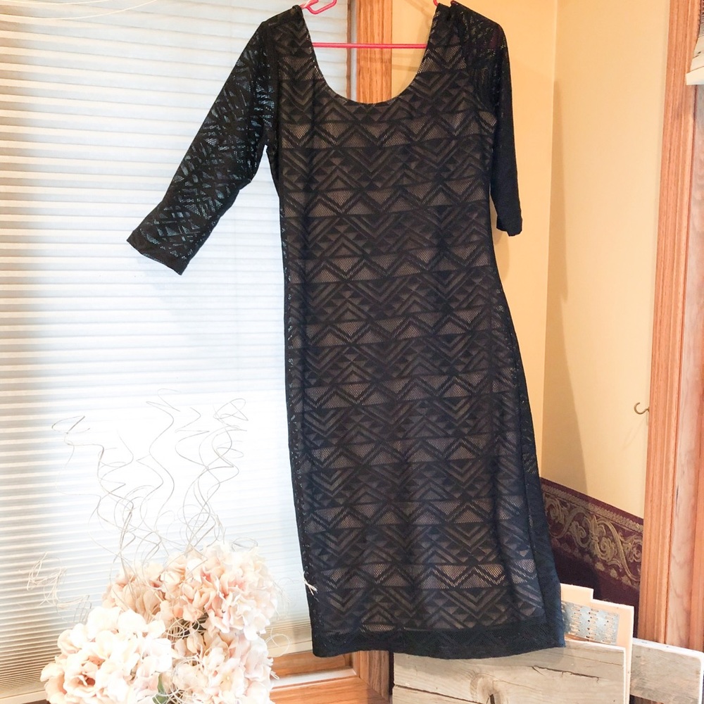 Geometric black overlay LBD